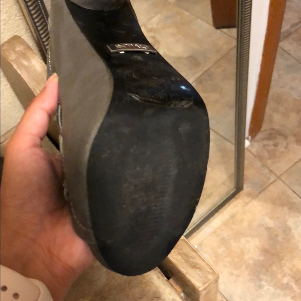 Shoes ๐๐ - Picture 2 of 3